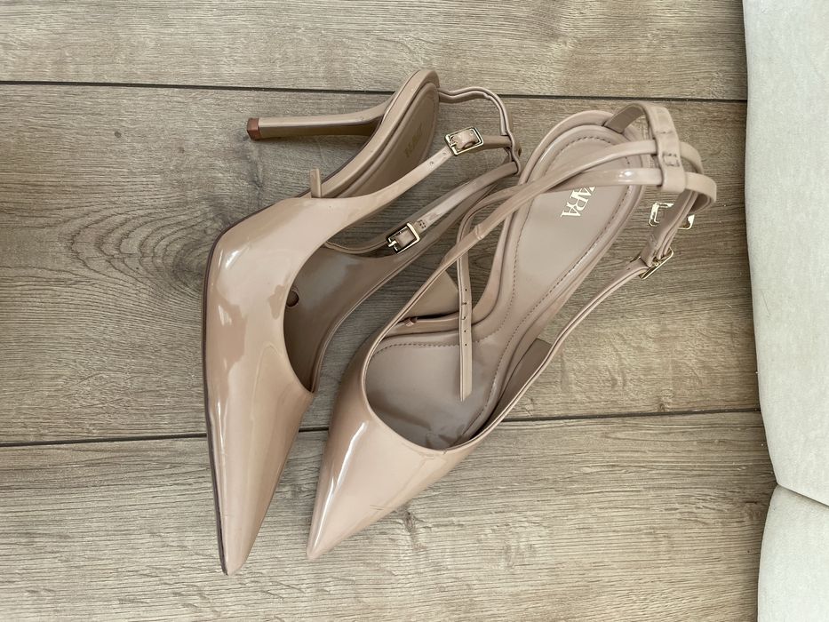Продаю туфли Zara бежевые