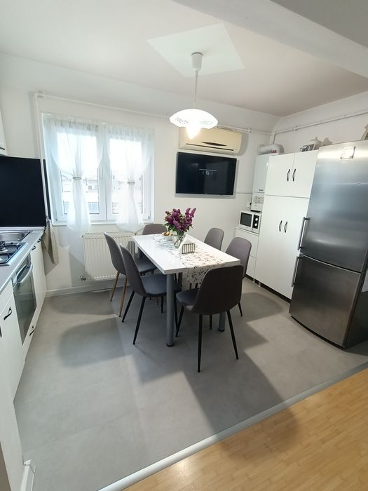PF Vând apartament 2 camere curte privată