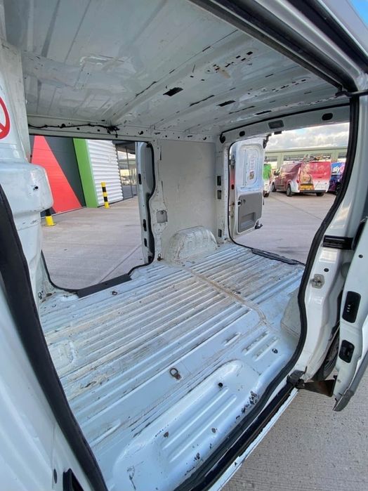 Dezmembrez Opel Vivaro / Renault Trafic 2.0 dci