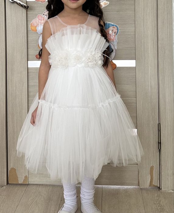 Белое платье на 5-6 лет