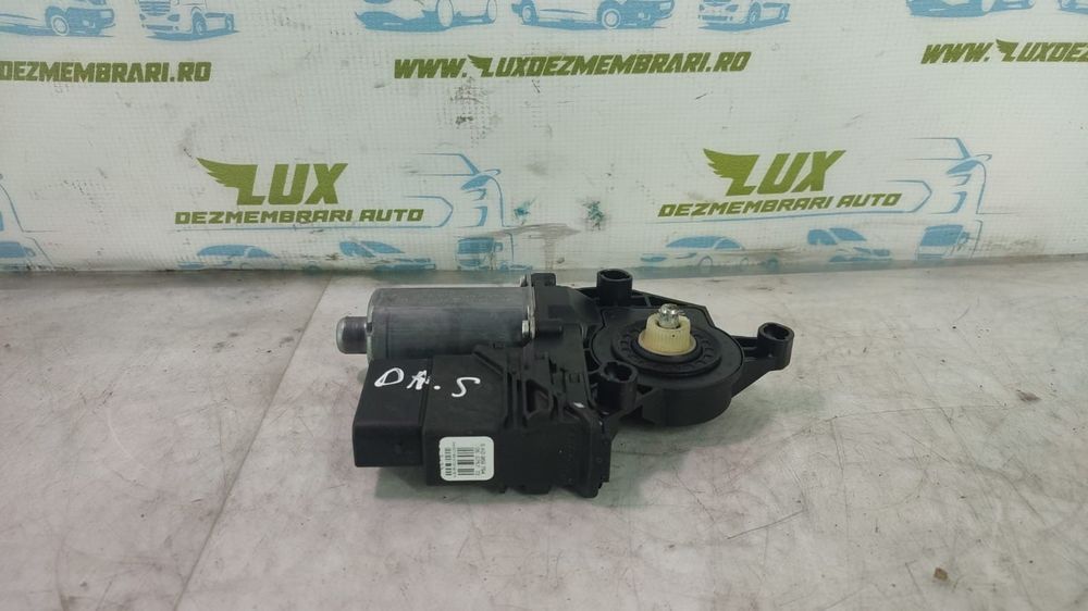 Motoras macara geam dreapta spate 5k0959704a Volkswagen VW Touran 1 [