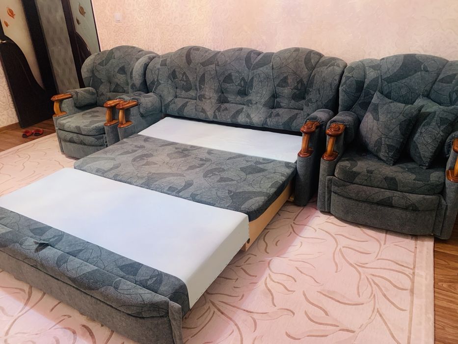 Продам уголок. Диван и две кресло.