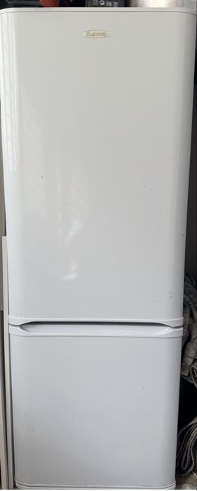 Холодильник бирюса , работает отлично