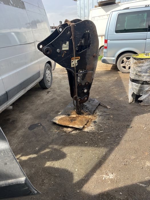 Хидравличен чук за багер-RAMMER S25