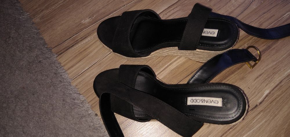 Sandale cu platforma