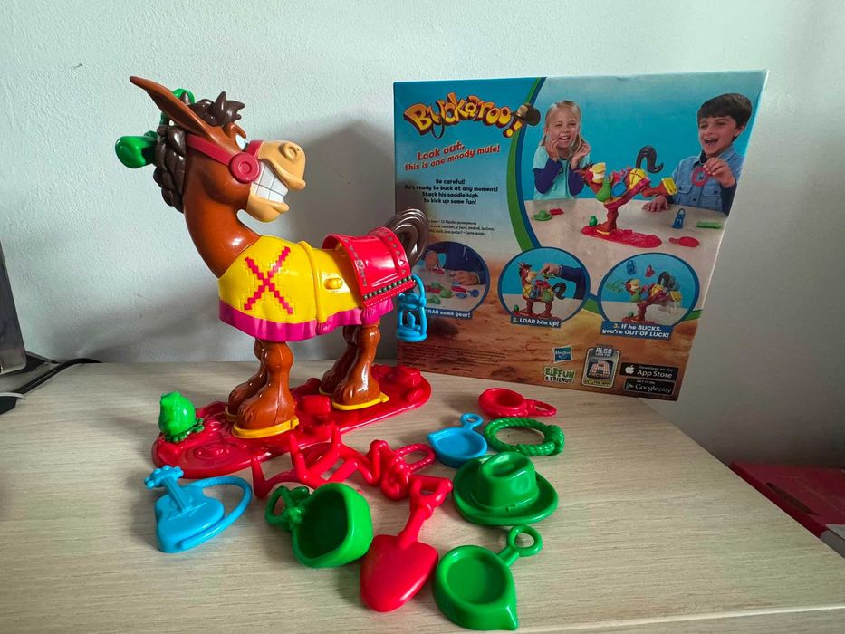 Joc Hasbro Buckaroo – Măgar care aruncă bagajele / joc de îndemânare, cu Cutie, complet