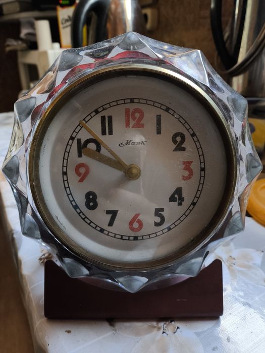 Продам часы маяк