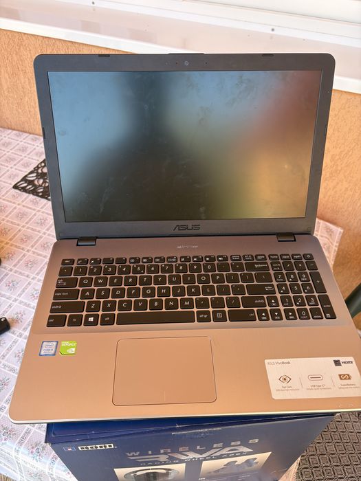 vand laptop Asus in stare perfecta de functionare