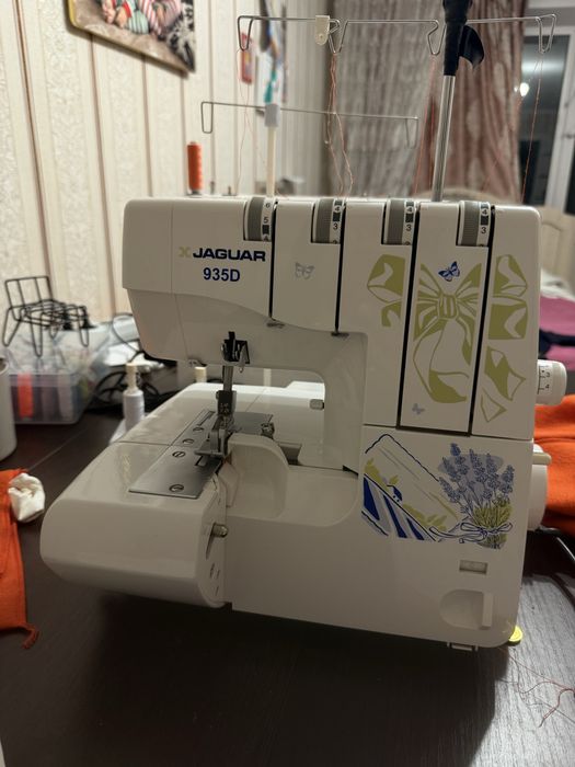 Продам оверлок Jaguar 935D
