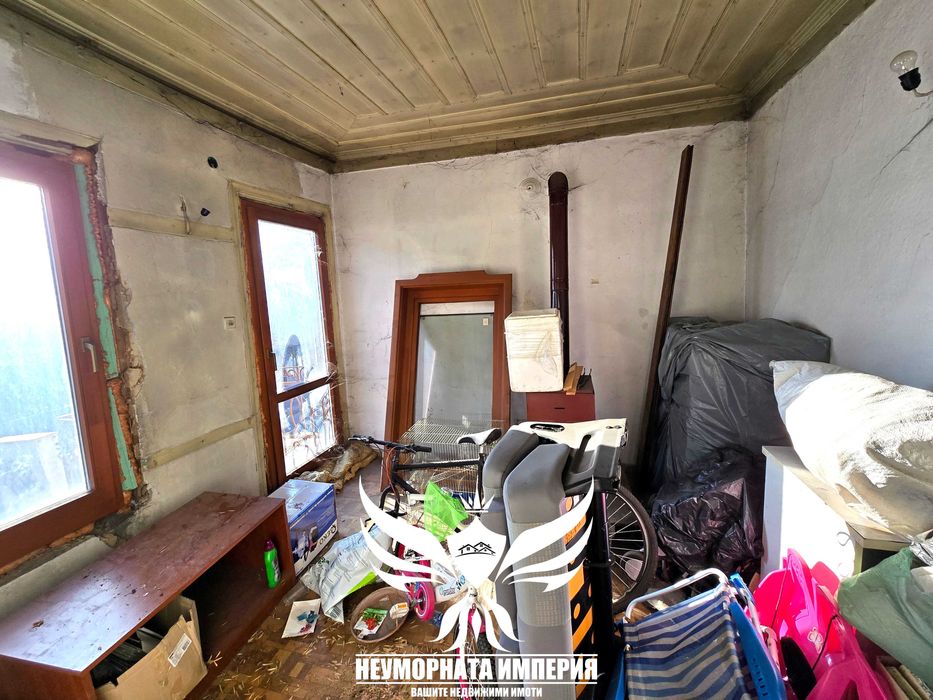 Четириетажна къща с постройки 394РЗП с широк двор 370кв. в гр.Смолян