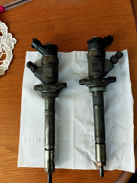 Vând două buc.injectoare pt.auto Ford Focus 2010 euro 5 motor 1560 die