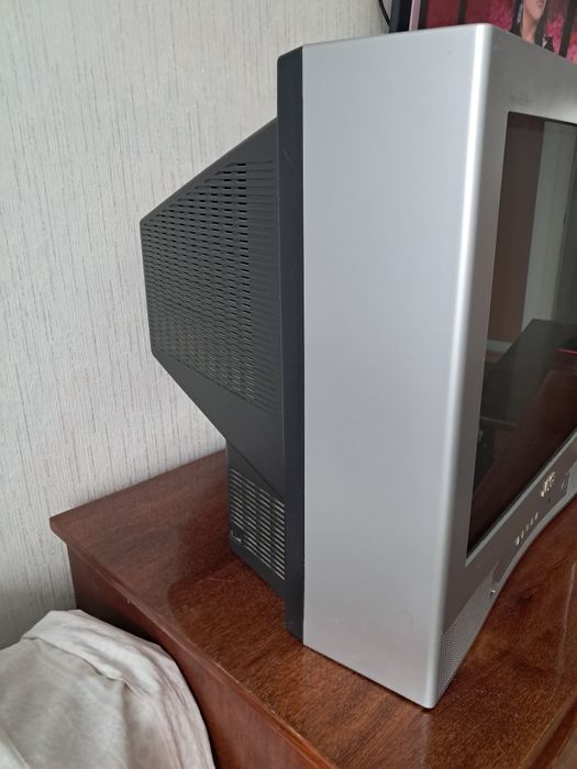 Продам телевизор  в отличном состоянии