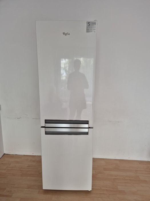 Vând combină frigorifică Whirlpool 309 litri ,frigider 228 litri ,congelator 111 litri ,clasa A+ , 630 lei