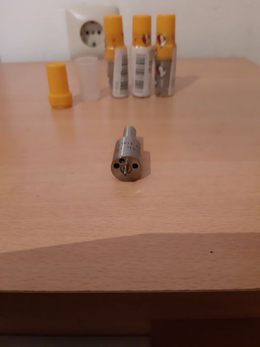 Diuze / injectoare  tractor FIAT, NOI -NOUTE