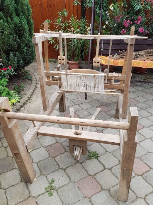 Vand razboi de tesut peste 80 ani