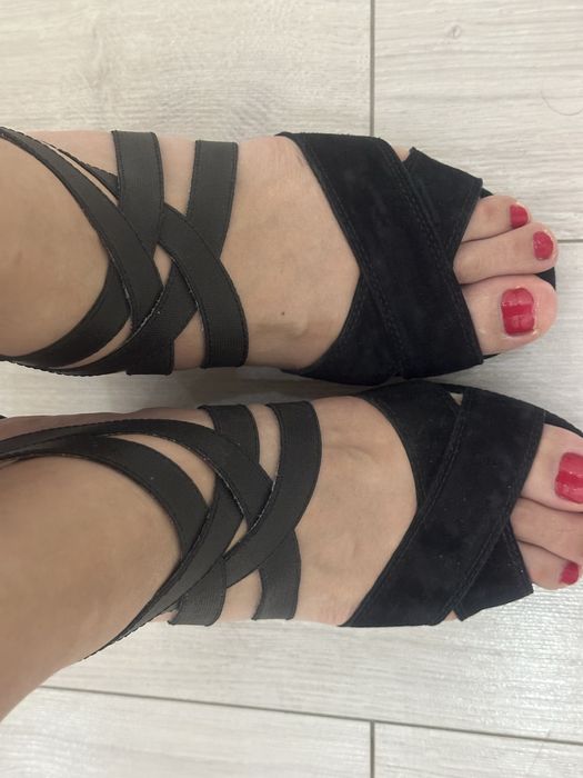 Отдам почти бесплатно даром классные босоножки geoх