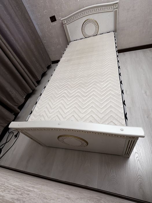 Срочно, кровать, б/у. Односпальная. Матрасом