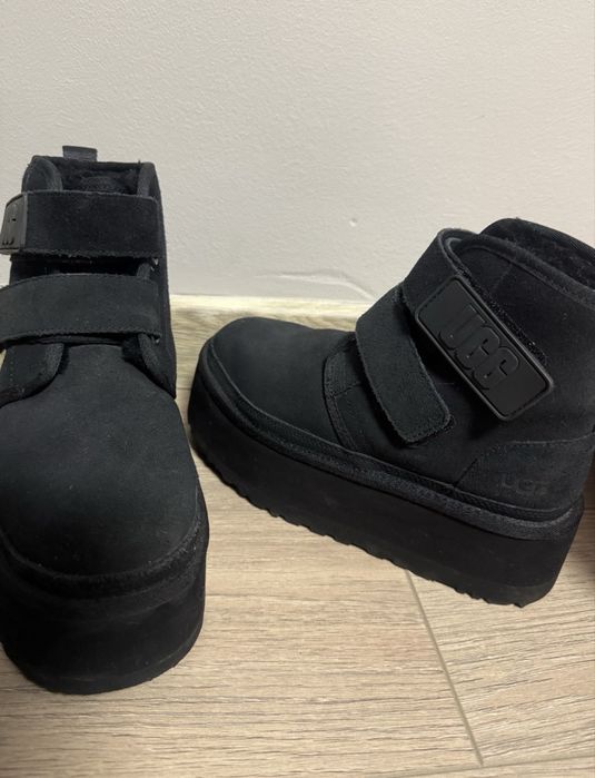 Ghete ugg negre
