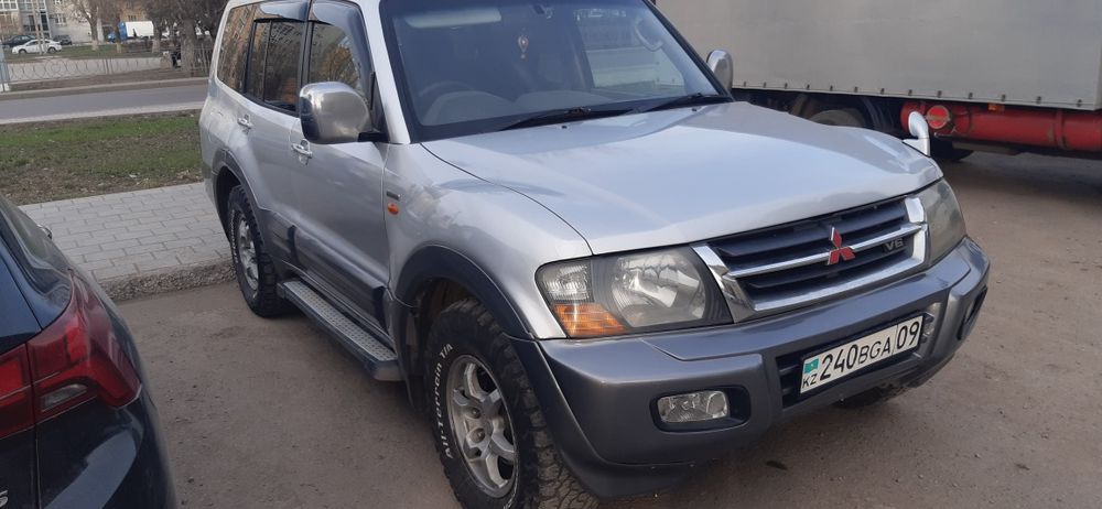 Митсубиси Паджеро 2000.