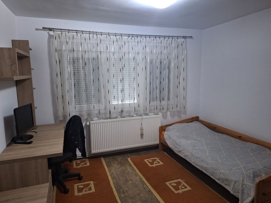 Apartament 3 camere de închiriat.  320 EUR