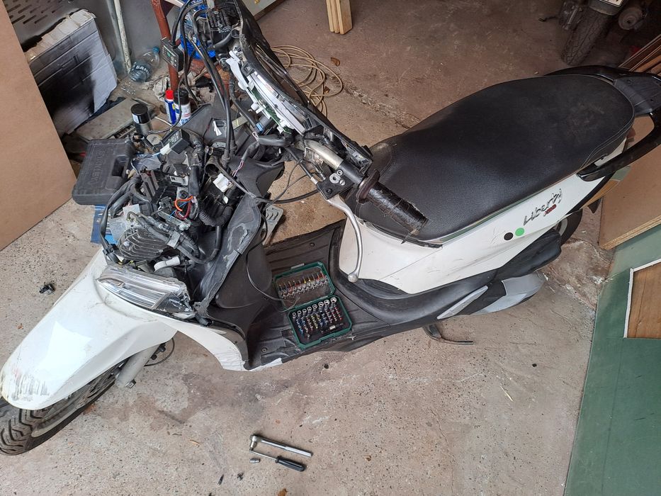 Скутер цял за части