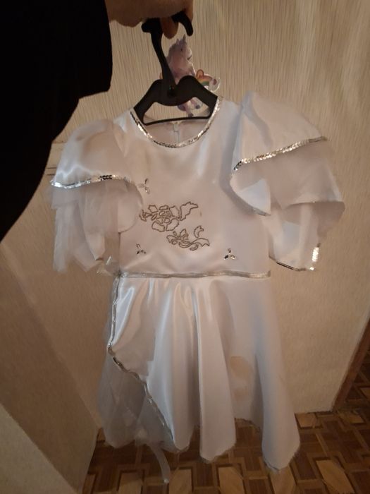 белое платье на праздники