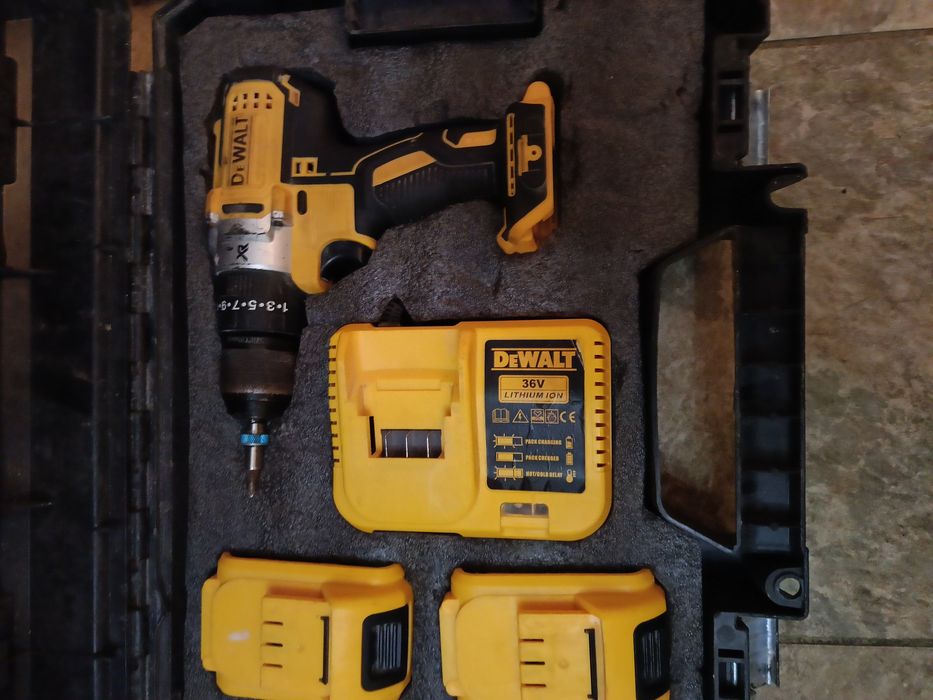 DeWALT DCD 996 и още един винтоверт.