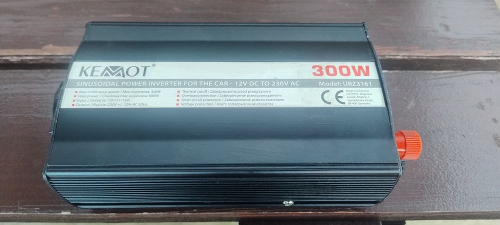 Invertor Kemot, 12 v DC - 230 v AC, 300 W continuu, 600 W varf, Unda sinus modificata, folosit ocazional, ca nou, fara uzura, la jumatate de pret