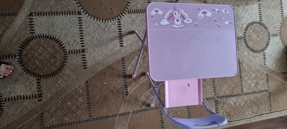 Детский стол со стулом