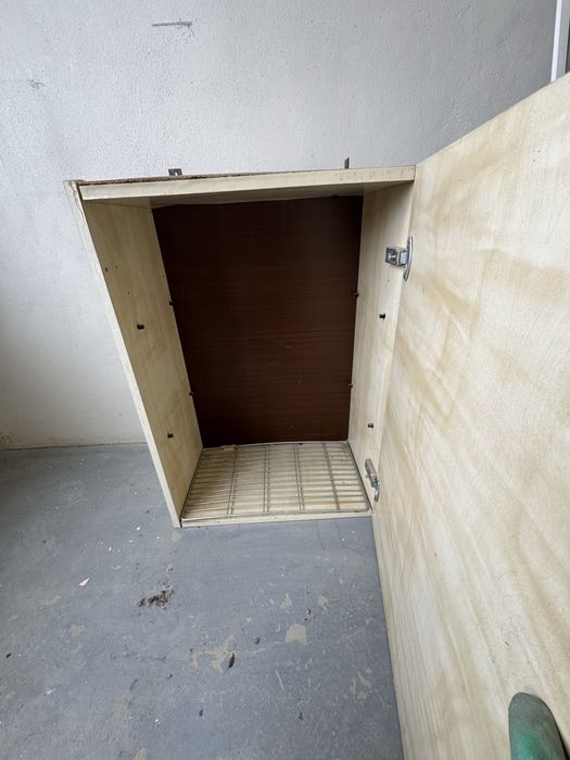 Тегын шкаф жарга