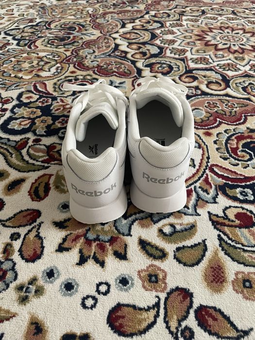 Реебок кроссовка и эплуач часы