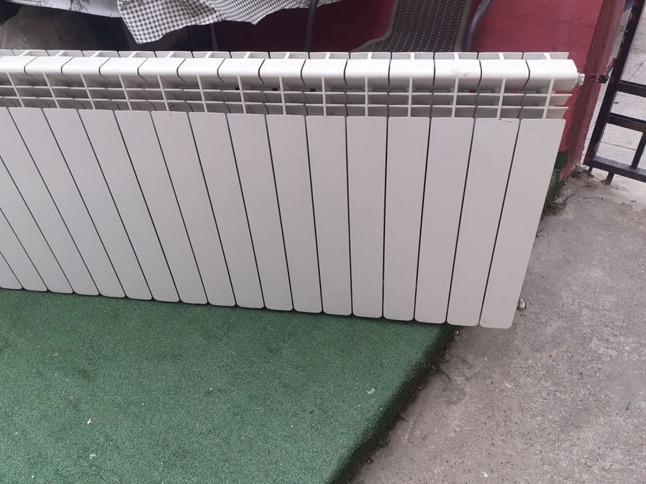 Vând calorifer aluminiu 30 elemenți