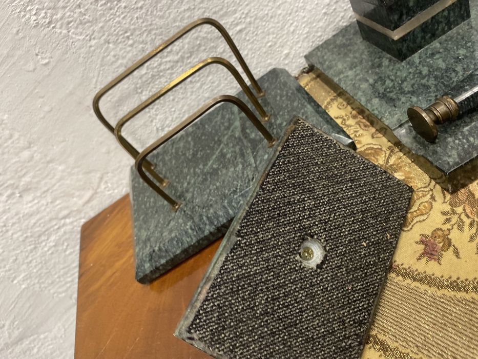 Мраморна мастилница поставка за писма и печати