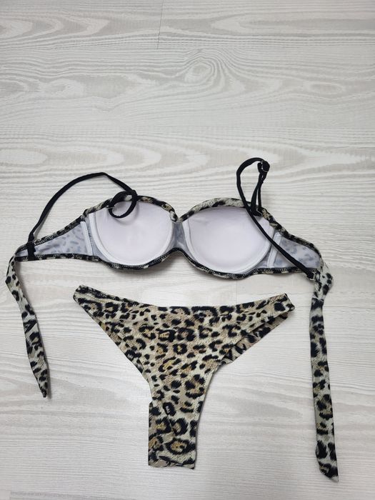 Costum de baie din 2 piese, marimea S, stare foarte bună