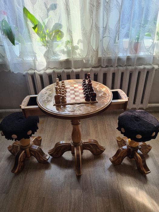 Шахматный столик