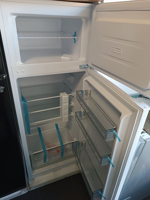 Хладилник с горна камера MUHLER