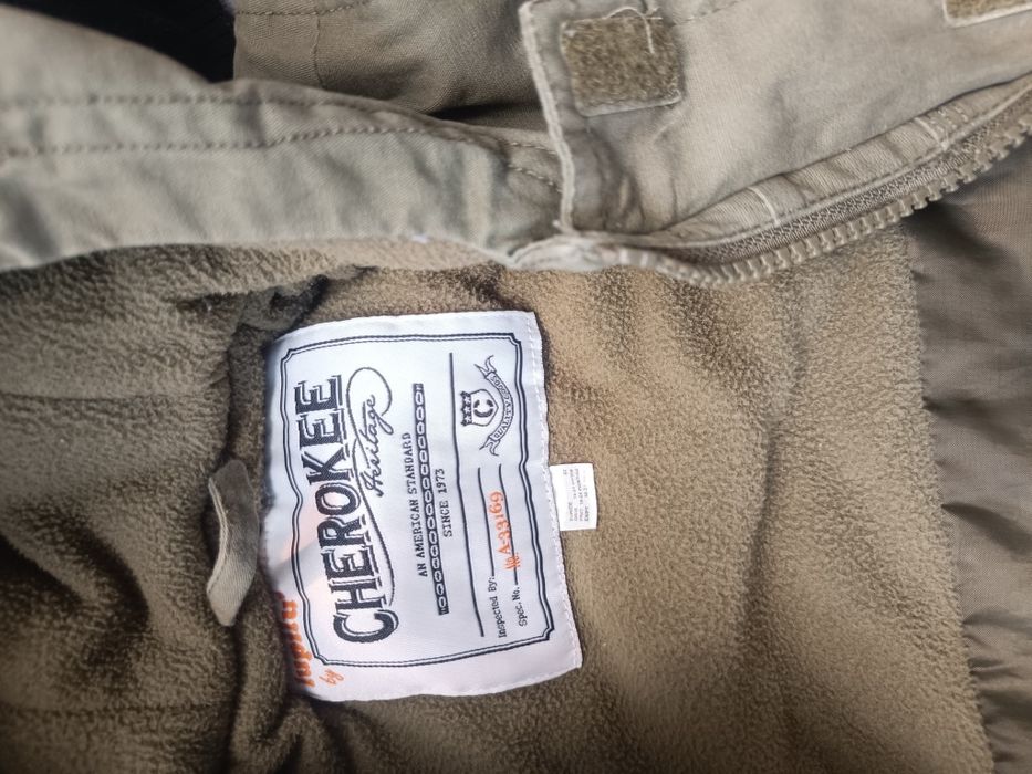 Продам жилетки и куртку