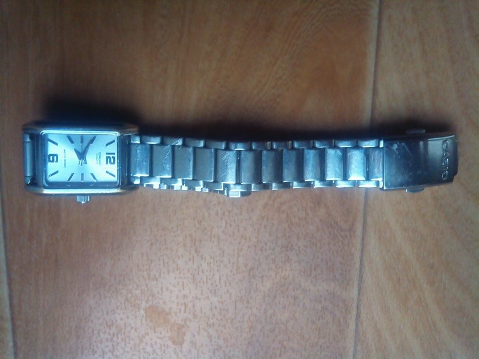 часы  наручные,  женские