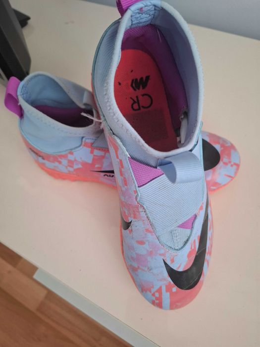 Футболни обувки Стоножки Nike и кори Nike