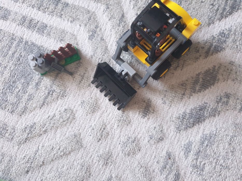 Лего, маленький трактор