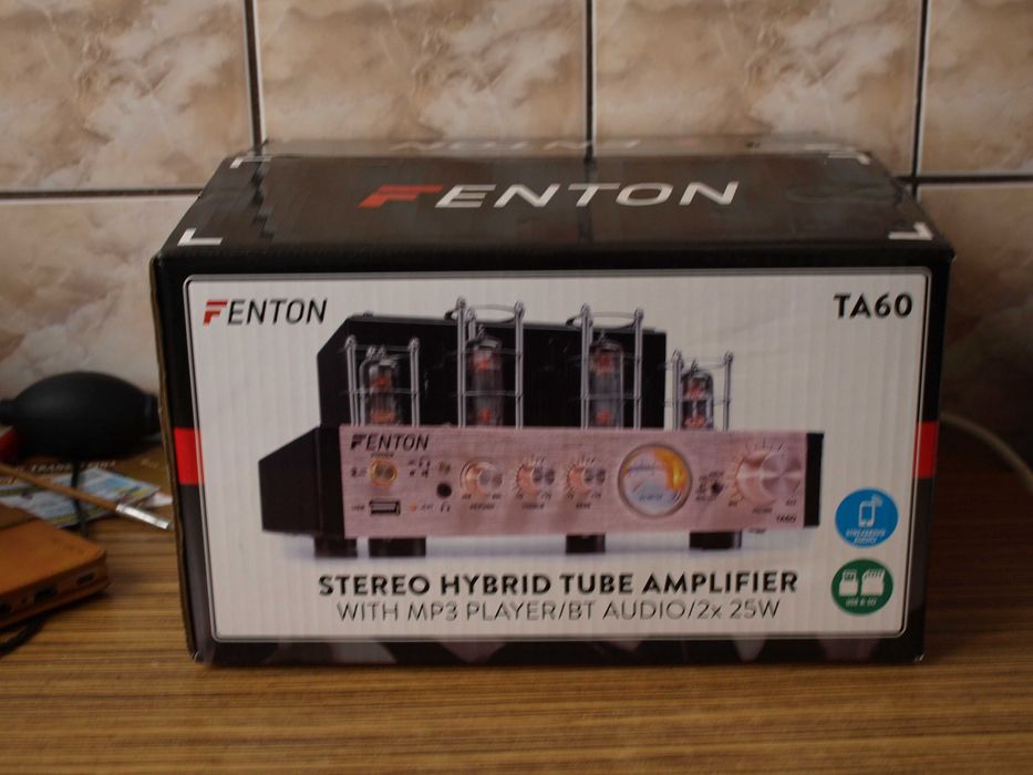 SE vinde amplificator audio pe tuburi