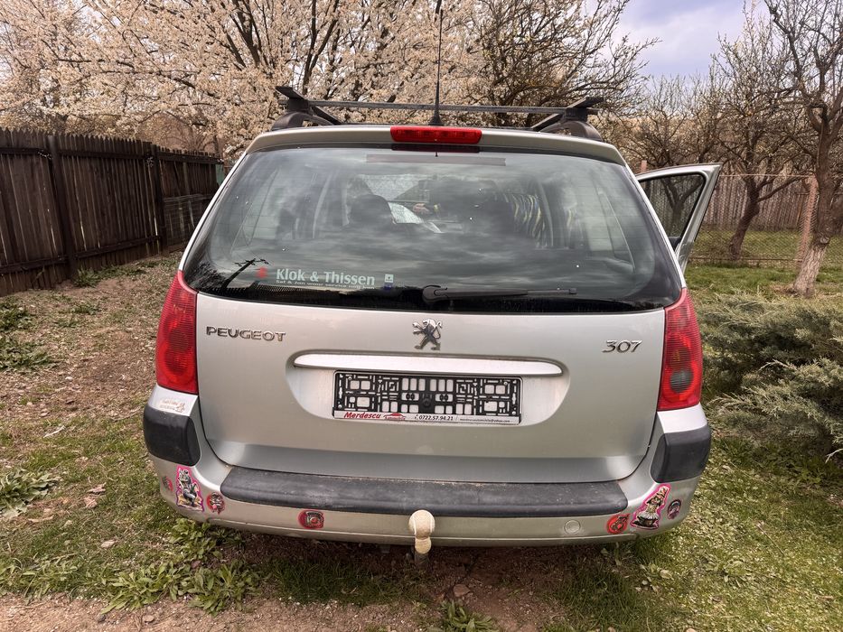 Peugeot 307 gri, pe piese 1.4