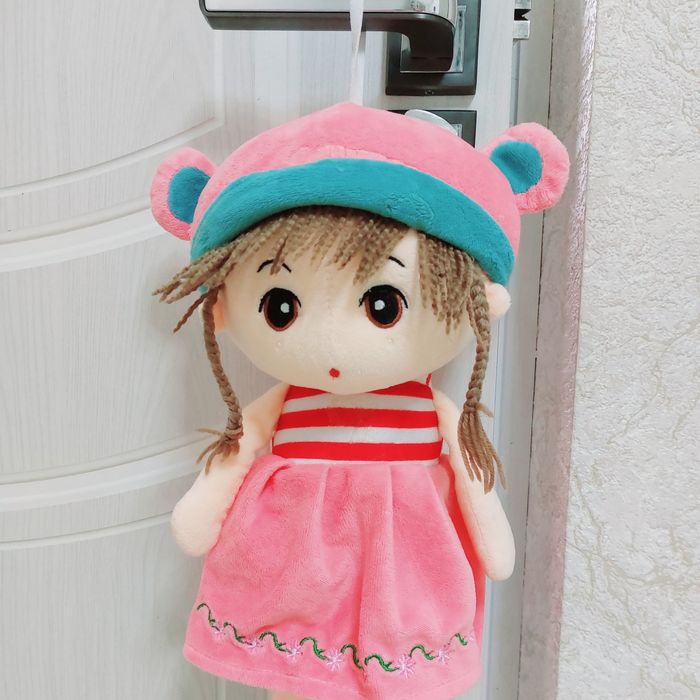 Милая кукла и кружка