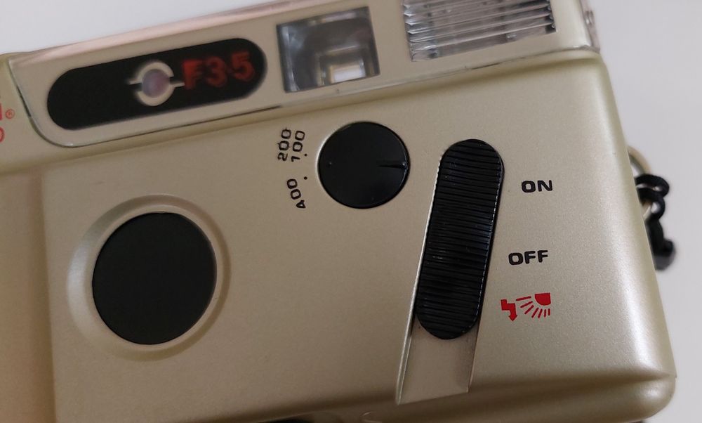 Пленочный фотоаппарат