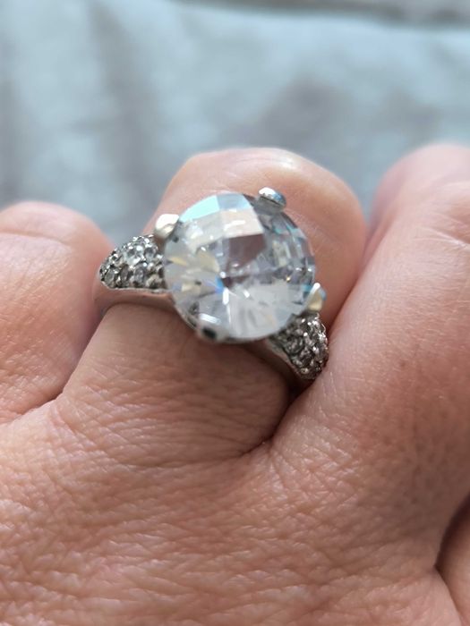 Сребърен пръстен с камък