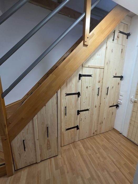 Dulapuri/ dressing sub scară la preturi corecte