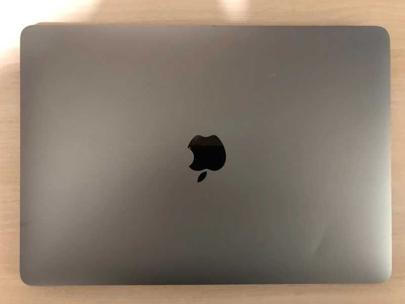 MacBook Air 13 Retina 2019 i5 1,6 GHz,16 GB,flash 500 GB, la cutie,ca nou estetic si functional