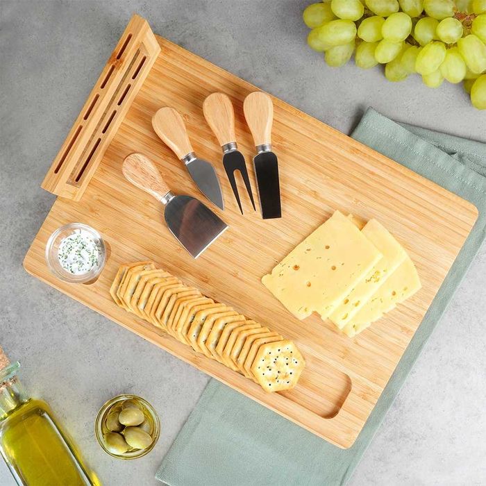 Бамбукова дъска за сирена с магнитна лента и 4 бр.ножове