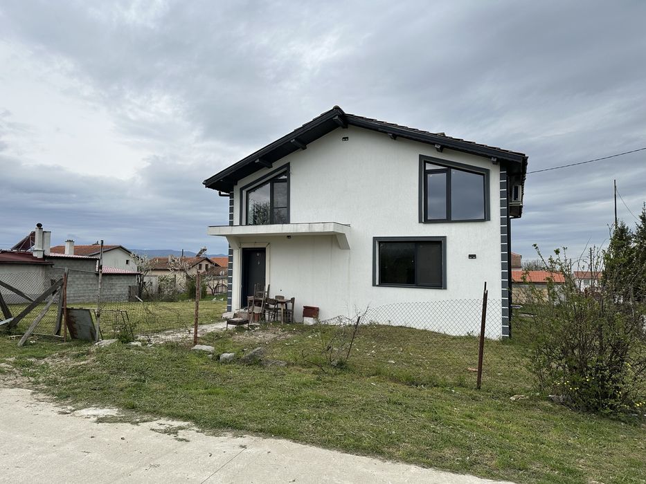 Двуетажна Къща с. Великденче общ. Омуртаг