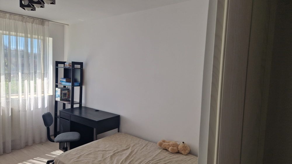 Închiriez apartament cu două camere,  micro 6, zona Pavcom